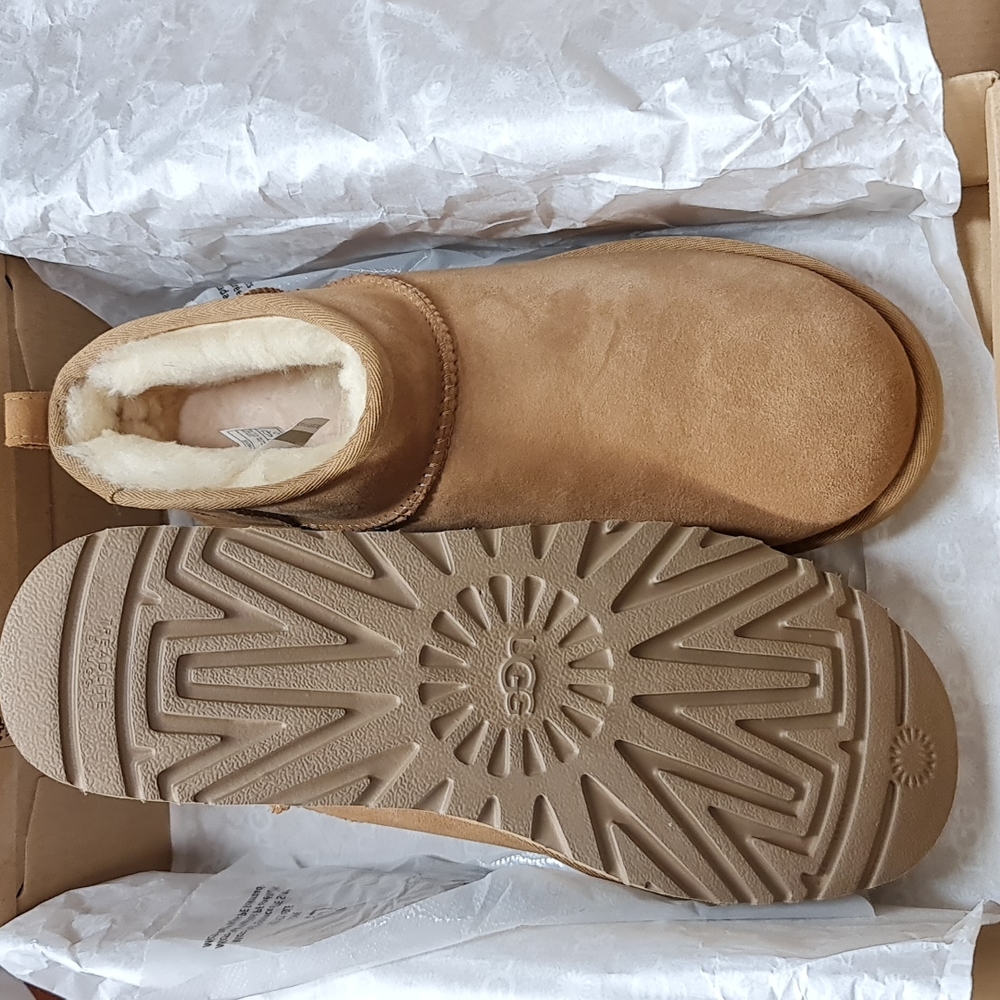 🎁  UGG Classic Ultra Mini Women's Ankle Boot - Picture 10 of 14